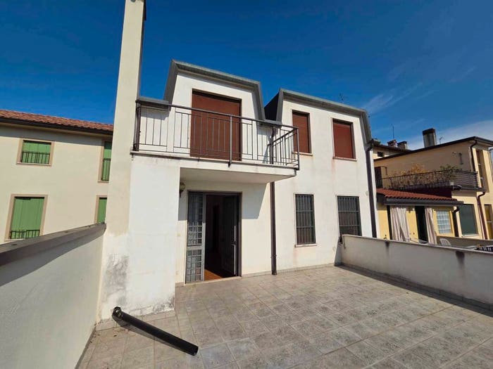 Casa con 6 locali in vendita in Piazza Monza, Centro, Dueville