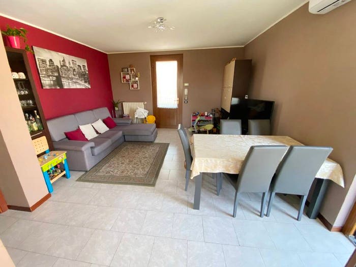 Appartamento trilocale in vendita in Via Izano, Zona Agricola Frazioni Minori, Crema
