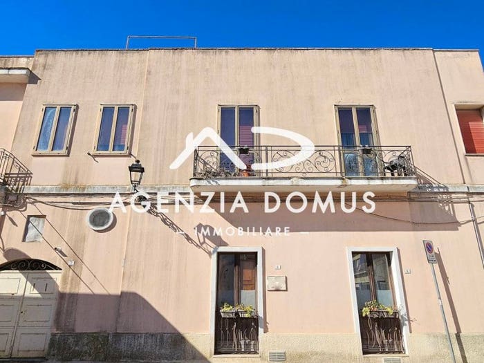 Appartamento con 5 locali in vendita in Piazza Giancarlo, Centro, Racale