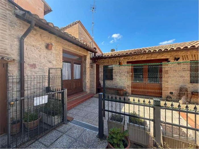 Casa con 6 locali in vendita in Piazza Municipale, Giano, Giano dell'Umbria