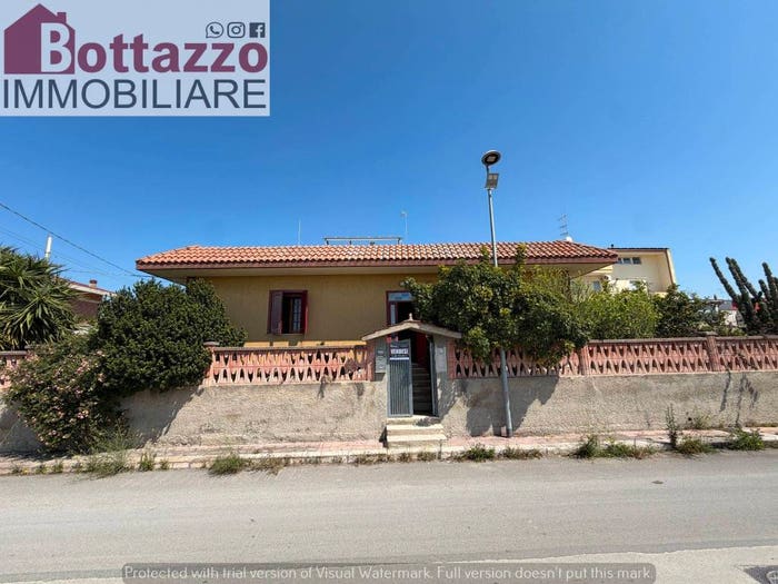 Casa quadrilocale in vendita in Via Galileo Galilei, Centro, Lizzano