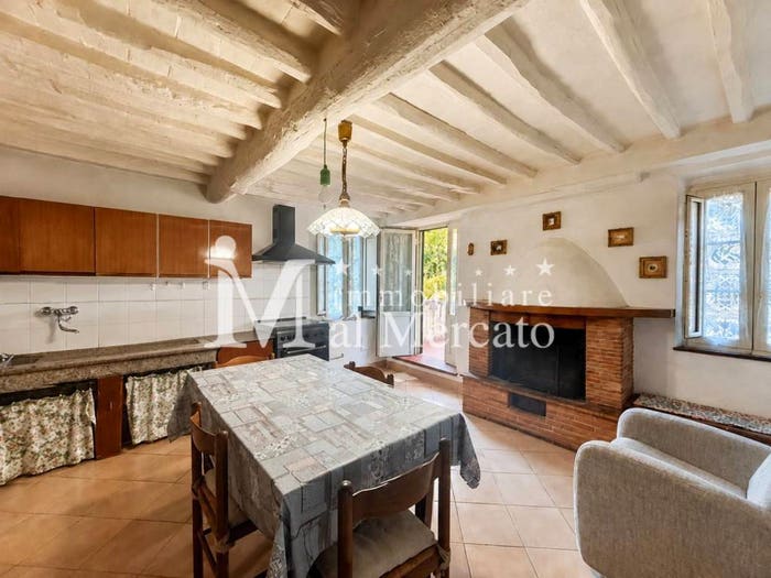 Casa con 6 locali in vendita in Via della Chiesa XII, Chiatri Piazzano, Lucca