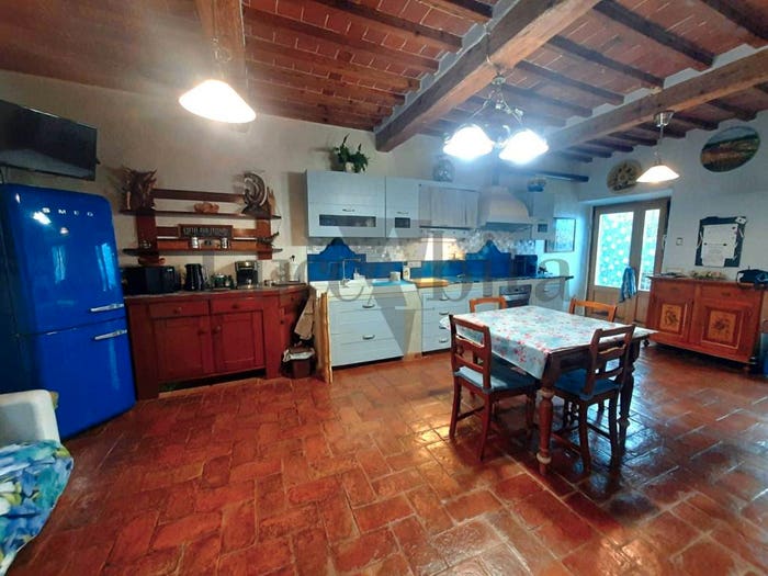 Casa con 6 locali in vendita in Via di Sorbano del Vescovo, Mugnano, Lucca