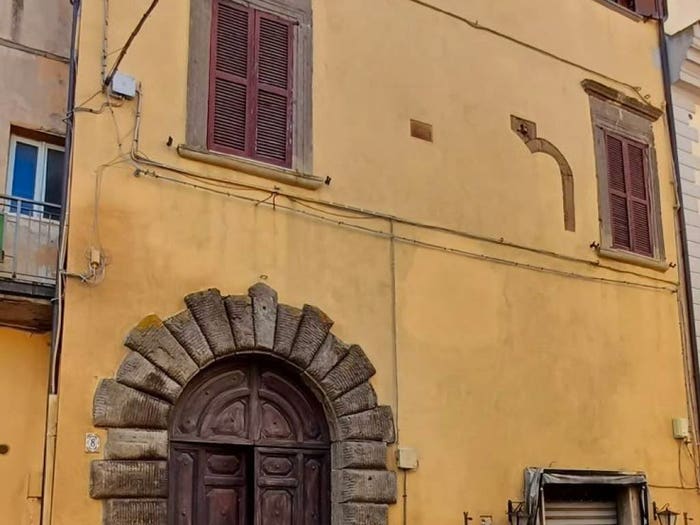 Appartamento quadrilocale in vendita in Piazza Giuseppe Garibaldi, Centro, Magliano Sabina