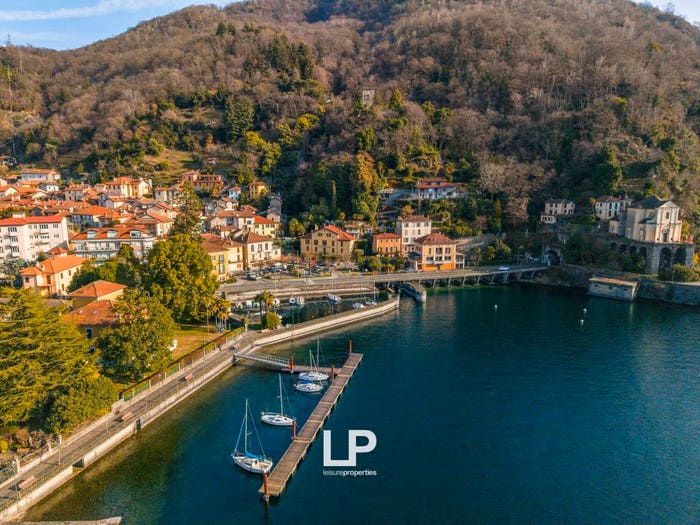 Appartamento con 5 locali in vendita in Via Piazza Roma, Maccagno con Pino e Veddasca
