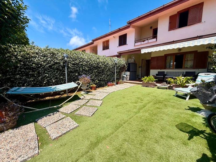 Casa trilocale in vendita in Viale Roma, Villa Claudia, Anzio