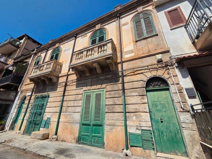 Appartamento trilocale in vendita in Via Crimi, Villagrazia, Palermo