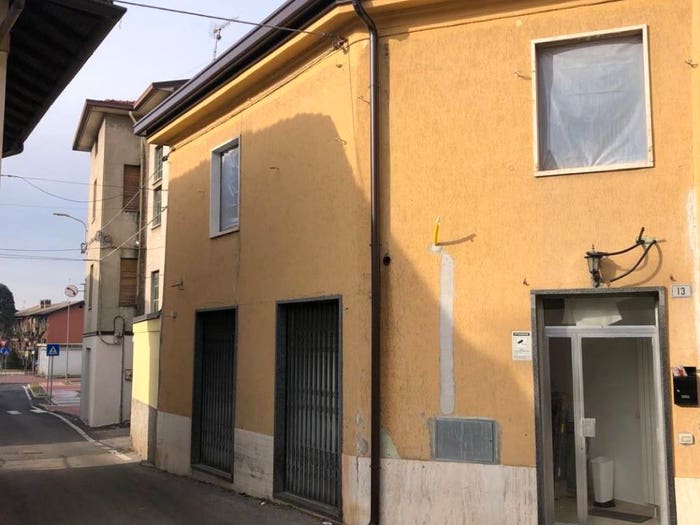 Appartamento trilocale in vendita in Via Enrico Tazzoli, Centro, Carugo