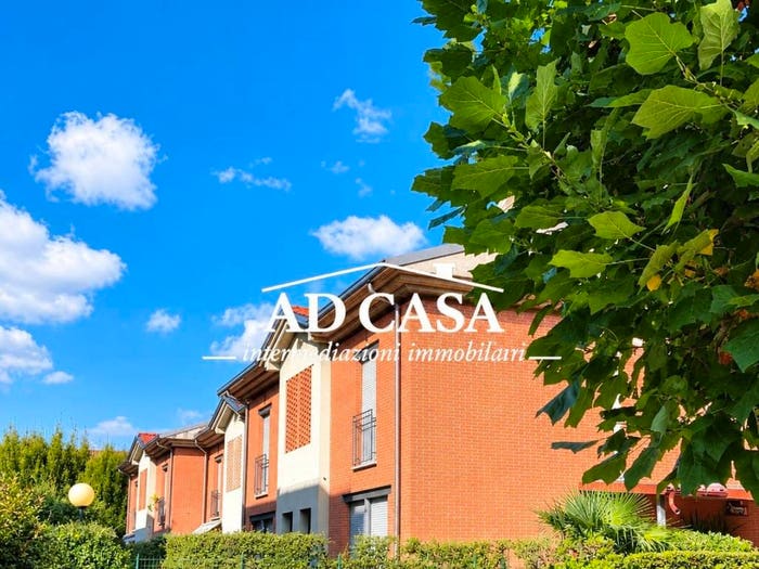 Casa quadrilocale in vendita in Via Alcide De Gasperi, Centro, Carugo