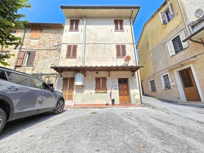 Casa con 6 locali in vendita in Camaiore Paese, Camaiore