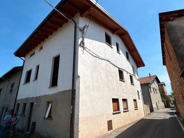 Casa con 6 locali in vendita in Via Santo Stefano, Centro, Oleggio