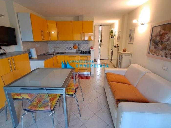 Appartamento trilocale in vendita in Via Pandolfino, Marina di Massa Centro, Massa