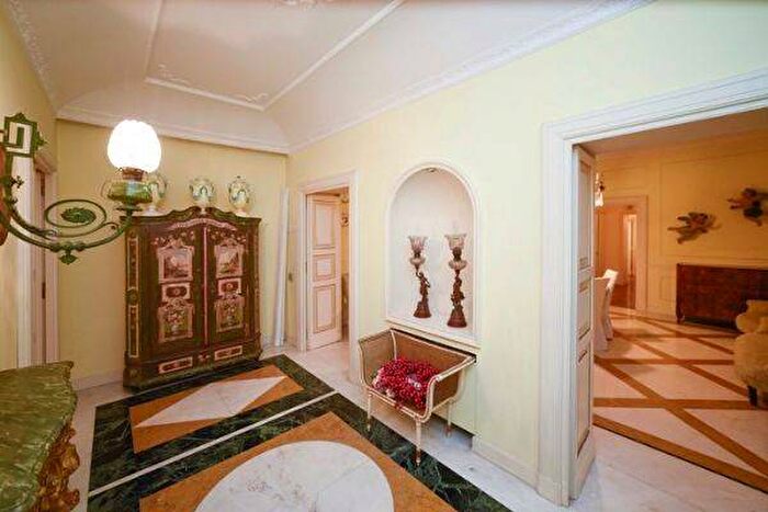 Appartamento con 6 locali in vendita in Via del Babuino, Piazza del Popolo, Roma