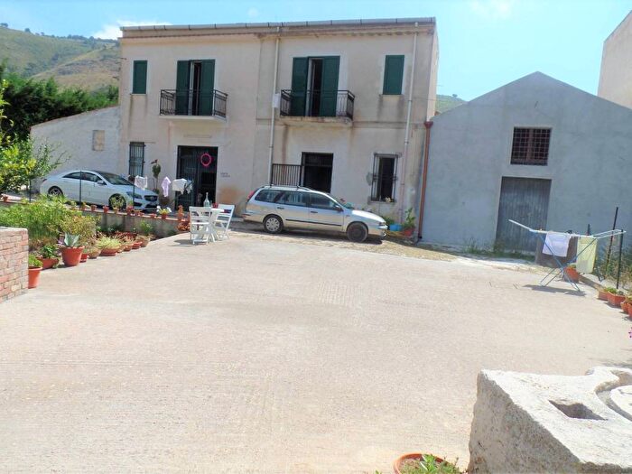 Casa con 6 locali in vendita in FRAGINESI Piano Cardone, Castellammare del Golfo