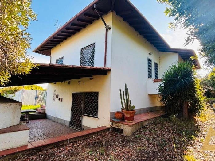 Casa quadrilocale in vendita in via delle ginestre, Cogna, Aprilia