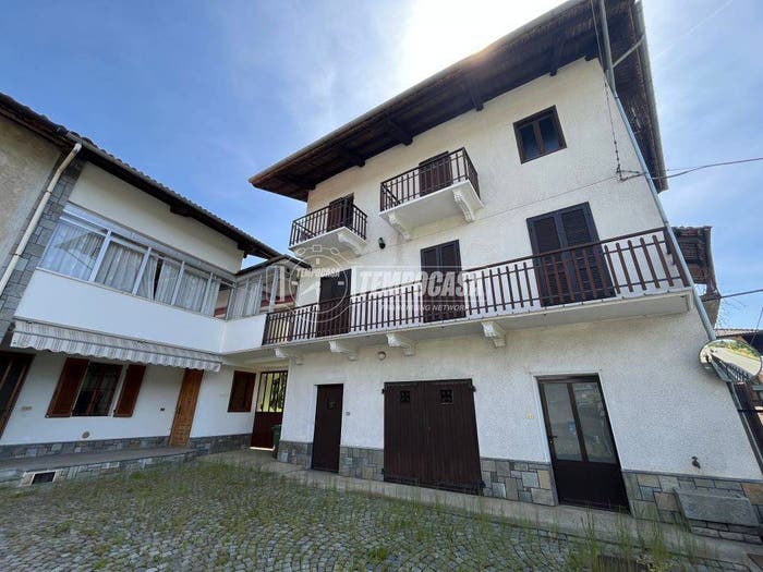 Casa quadrilocale in vendita in Strada Provinciale della Valchiusella, Vistrorio