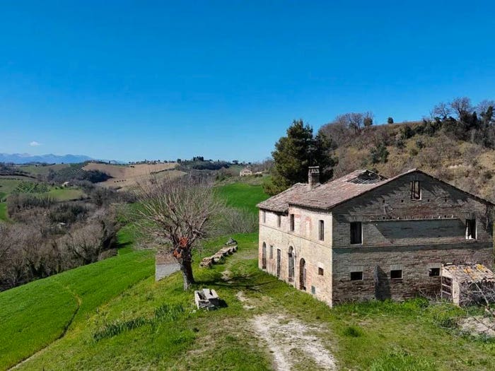 Casa con 6 locali in vendita in Via Roma No Number, Montottone