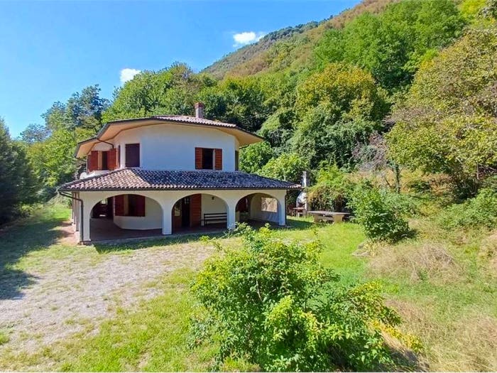 Casa con 6 locali in vendita in Centro, Follina