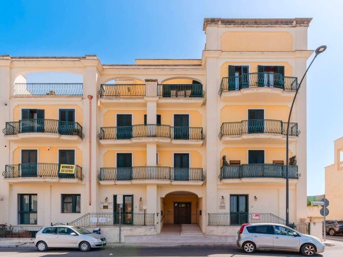 Casa con 5 locali in vendita in Piazza Cesare Terranova, Centro, Parabita