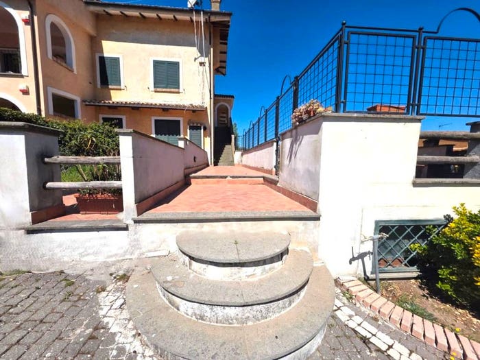 Appartamento trilocale in vendita in Via Campo dell'Olmo, Nepi