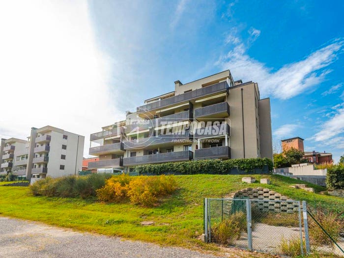 Appartamento con 5 locali in vendita in Via Bruno Tosarelli, Centro, Castenaso