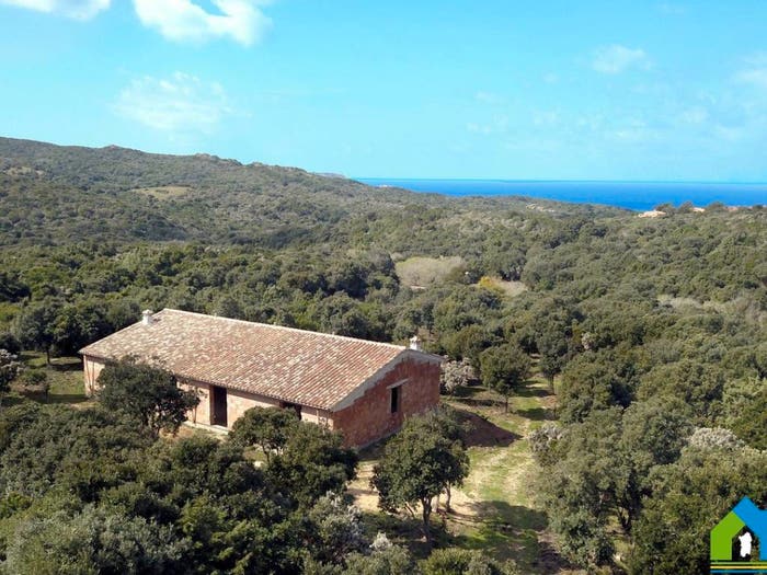 Casa quadrilocale in vendita in Via Nettuno, Rena Majore, Aglientu