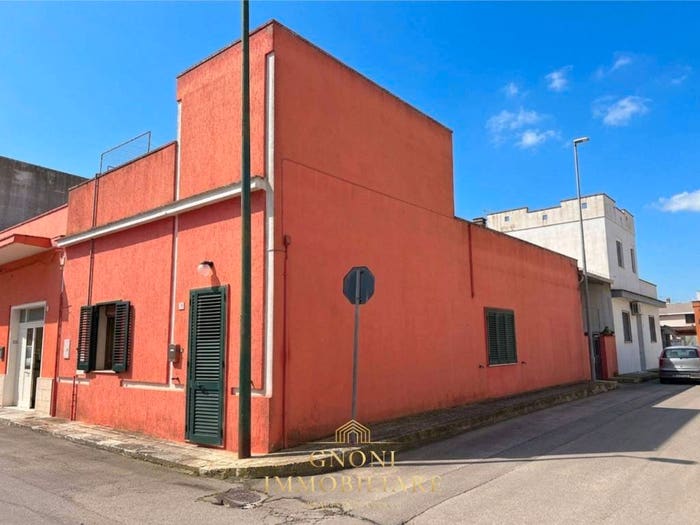 Casa quadrilocale in vendita in Via Vincenzo Bellini, Collepasso