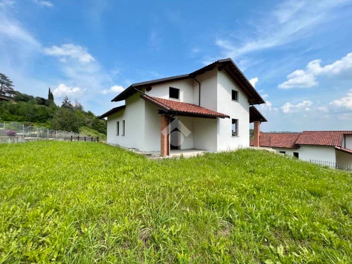 Casa con 5 locali in vendita in Via Mondo, Montechiaro d'Asti