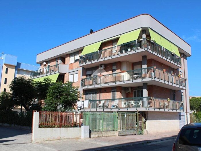 Appartamento trilocale in vendita in Via Michele Cassandro, Centro, Margherita di Savoia