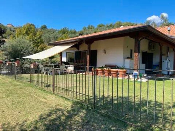 Casa quadrilocale in vendita in Via Delle Cinque Vie, Centro, Torrice