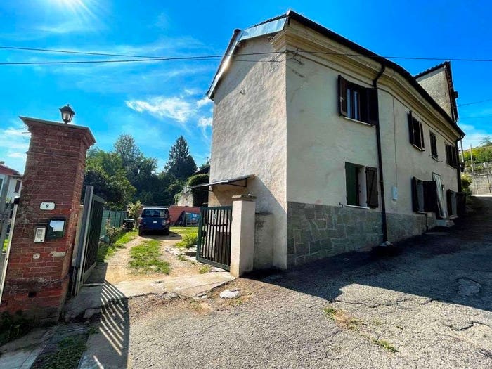 Casa con 6 locali in vendita in Borgo Villa Il Poggio, Incisa Scapaccino