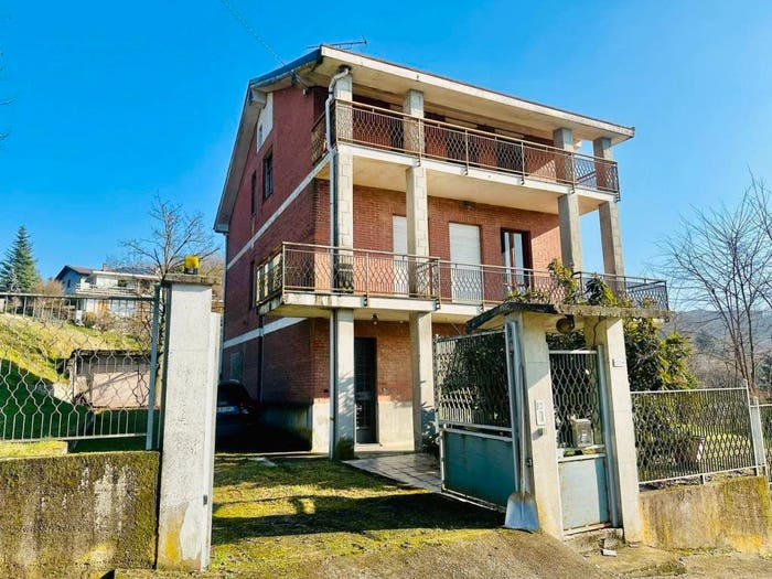 Casa con 6 locali in vendita in Via del Tamlino, Villaggio Maddalena, Brusasco