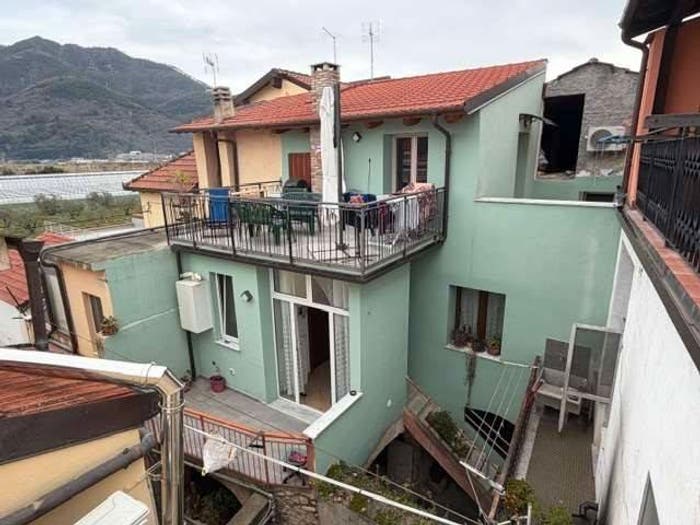 Casa quadrilocale in vendita in Vico Fierè, Bastia, Albenga