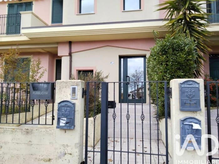 Appartamento quadrilocale in vendita in Via sant'anna, Cartoceto