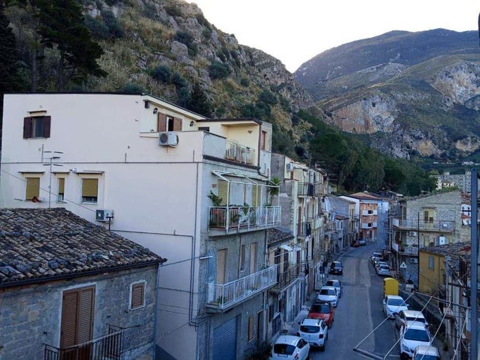 Casa quadrilocale in vendita in Via Isnello, Collesano
