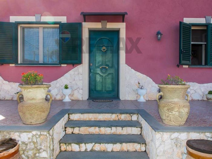 Casa con 6 locali in vendita in Via Perugia, Centro, Mascalucia