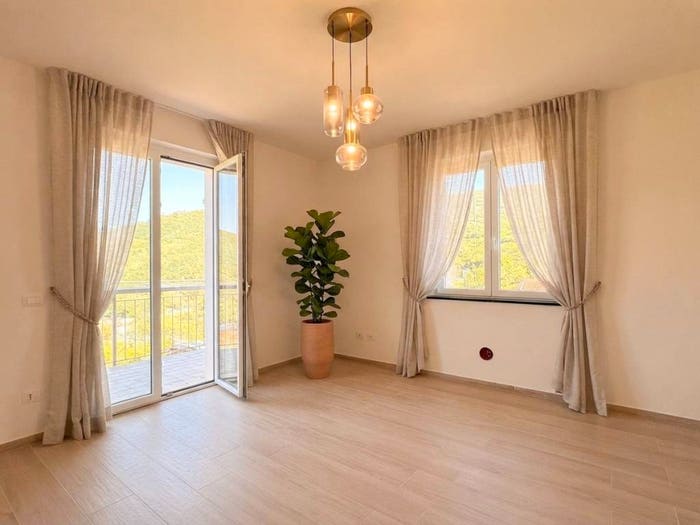 Appartamento quadrilocale in vendita in Via Caresana Vecchia, Riccò del Golfo di Spezia