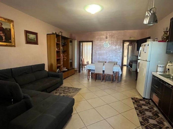 Appartamento trilocale in vendita in Via Salvo D'Acquisto, Parete