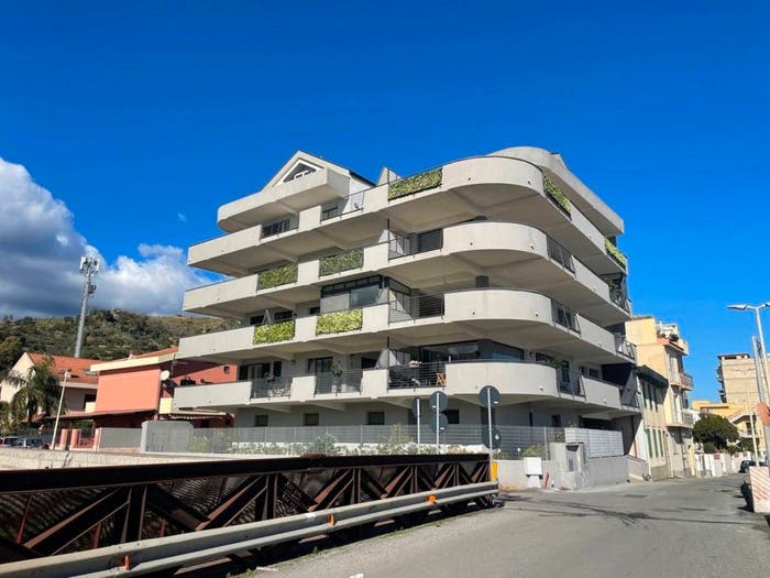 Appartamento trilocale in vendita in Via Nazionale Galati Marina, Galati, Messina
