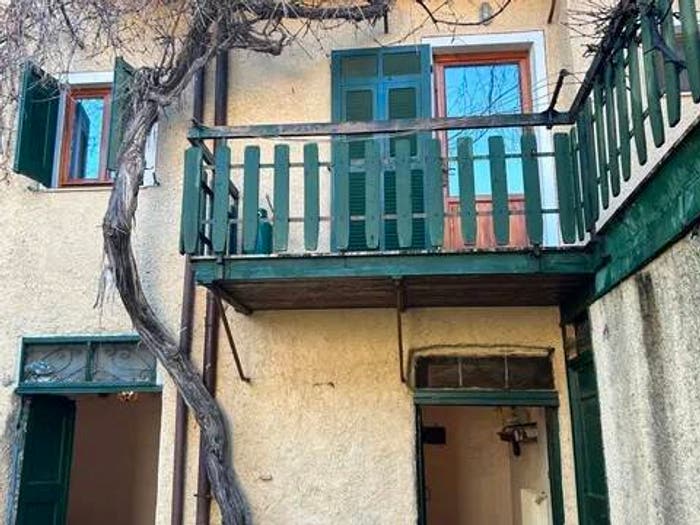 Casa con 6 locali in vendita in Via Iv Novembre, Centro, Calizzano