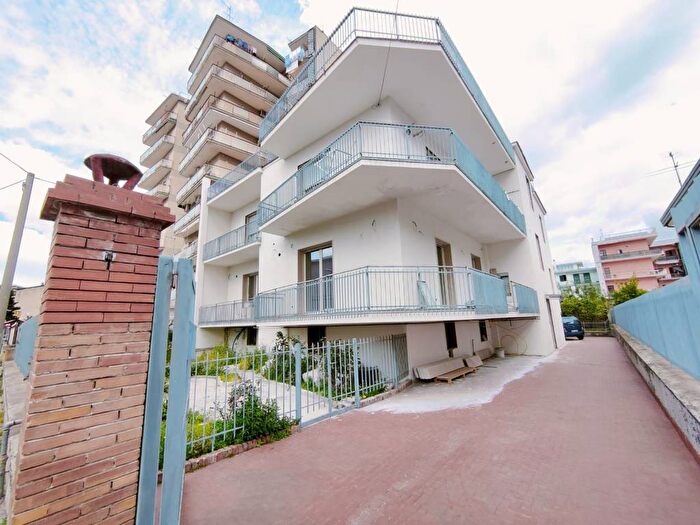 Appartamento con 5 locali in vendita in Via Libertà, Centro, Marigliano