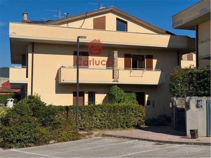 Casa con 6 locali in vendita in Santa Lucia, Uzzano