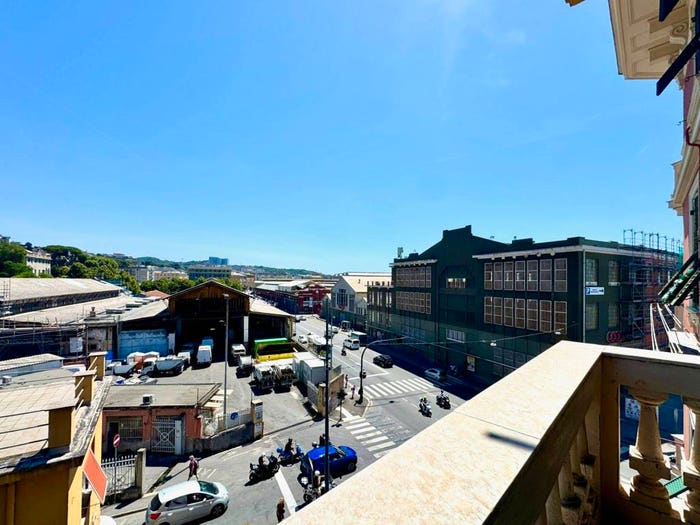 Appartamento quadrilocale in vendita in Via Merano, Multedo, Genova