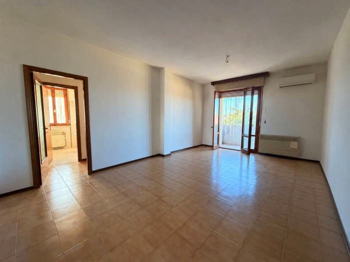 Appartamento con 6 locali in vendita in Via Santa Maria, Monsano