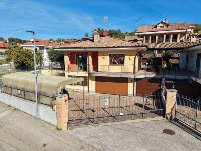 Casa quadrilocale in vendita in Via Don Donato Olivero, Sanfrè
