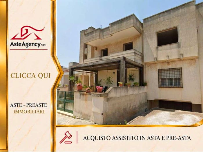 Casa con 6 locali in vendita in Via como, Centro, Racale
