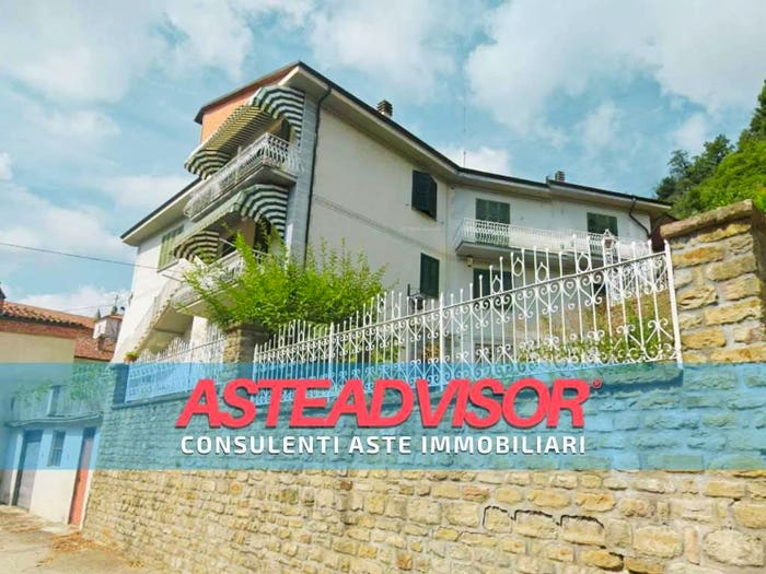 Appartamento con 6 locali in vendita in Piazza Dante, Vesime
