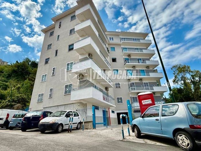 Appartamento con 5 locali in vendita in Via Coriolano, Fuorigrotta, Napoli