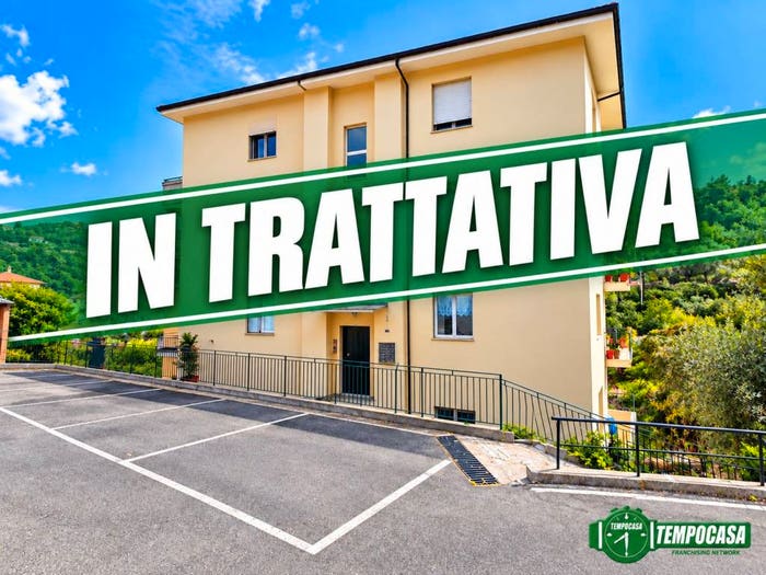 Appartamento quadrilocale in vendita in Piazza dei Carri, Caramagna, Imperia