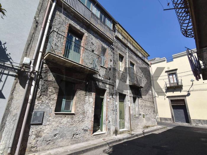 Casa quadrilocale in vendita in Via Etna, Centro, Randazzo